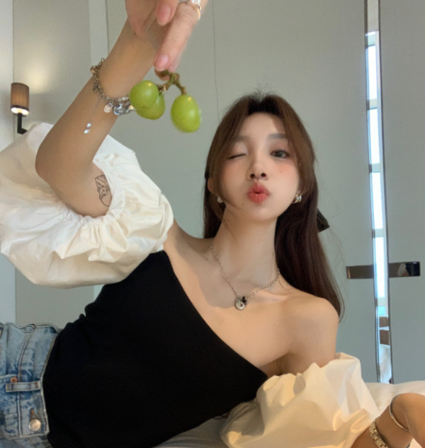 Puff Sleeve Short Shirt Collarbone Stitching Top